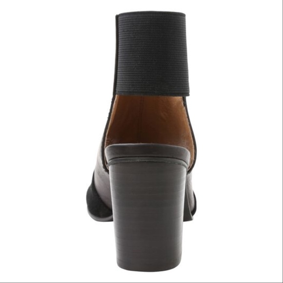 NIB Black Chunky Heel Peep Toe Cut Out Sandal - Picture 3 of 4